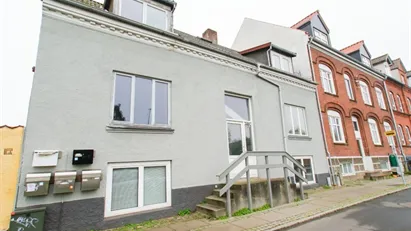 Lille fin 2 værelses med adgang til have