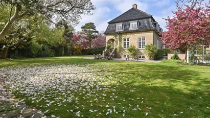 Herskabelig villa lige ved Bernstorffsparken