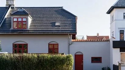 Moderne halvt dobbelthus med solrig have i hjertet af Valby Moderne halvt dobbelthus med solrig have i hjertet af Valby